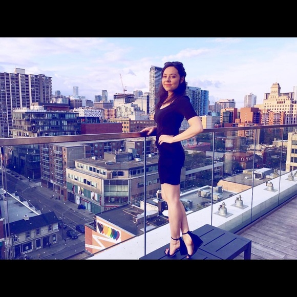 Wilfred (Aritzia) black bodycon dress keyhole back - Picture 5 of 7